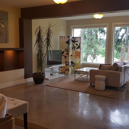 Teehouse Bed & Breakfast เวสต์ เคโลว์นา ภายนอก รูปภาพ