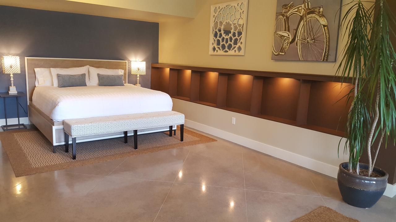 Teehouse Bed & Breakfast เวสต์ เคโลว์นา ภายนอก รูปภาพ